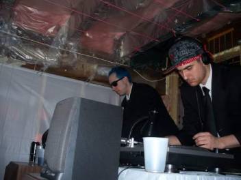 Reservoir Hugs (House Party) (2009)