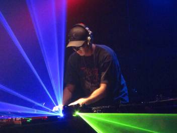 Plurtastik's Glowstick Masquerave (2012)