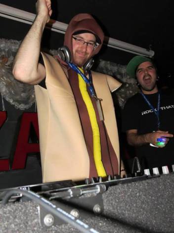 Night Of The Raving Dead ! (2013)