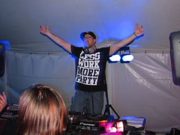 Festival De Dj De Québec Au Party Clandestin De La St-Jean Baptiste 2014 (2014)