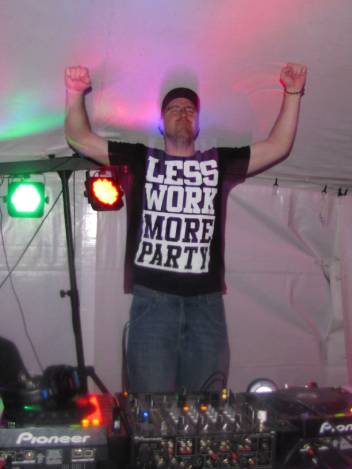 Festival De Dj De Québec Au Party Clandestin De La St-Jean Baptiste 2014 (2014)